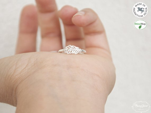 Anello con piuma, argento, gioielli sostenibili, Argentium, fatto a mano, made in Italy, regalo compleanno, gioielli personalizzati